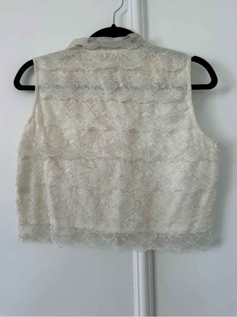 Vintage Cream Lace Sleeveless Button-Up Top - Picture 2 of 2